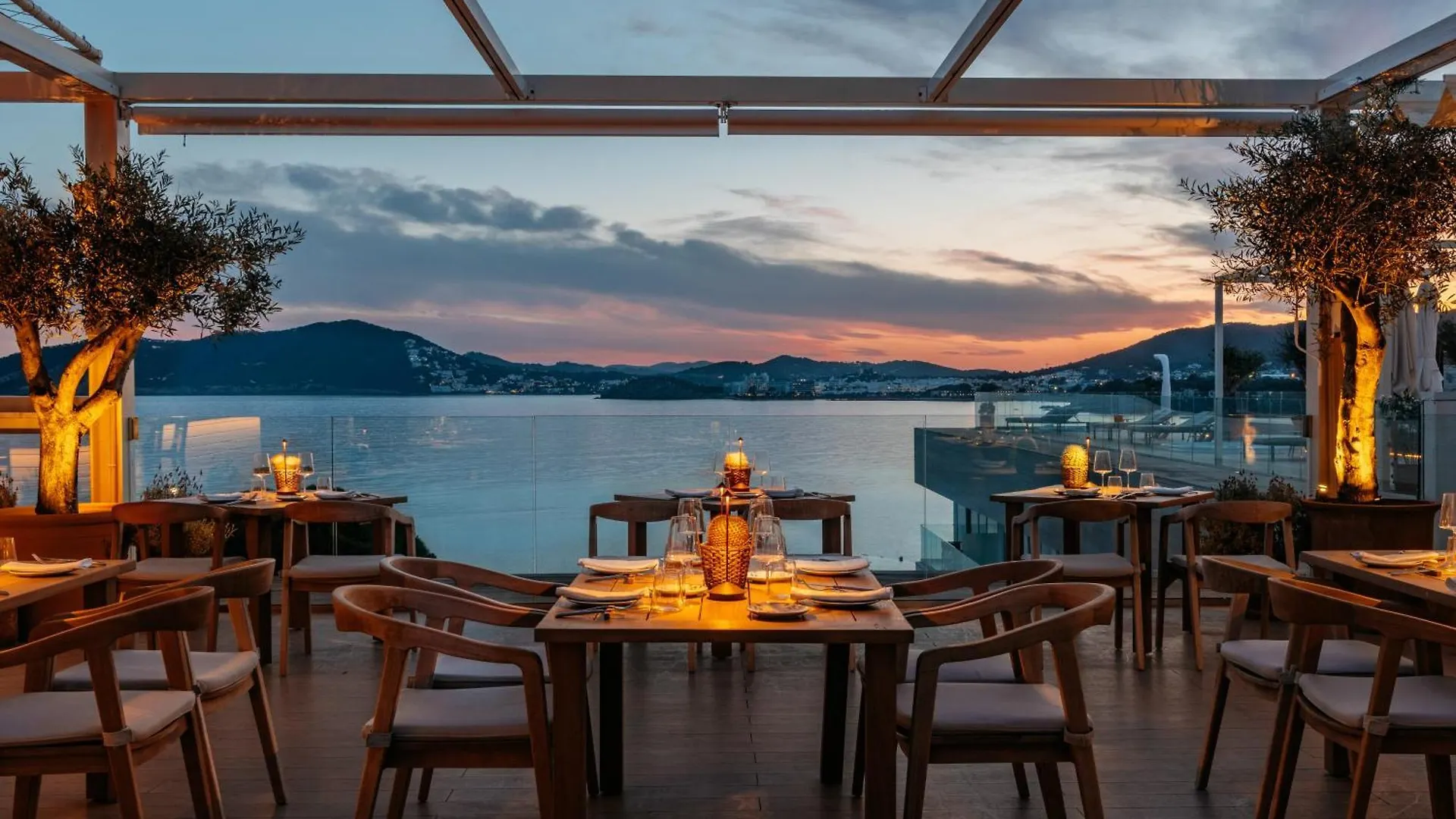 Me Ibiza - The Leading Hotels Of The World Santa Eularia des Riu 5*,